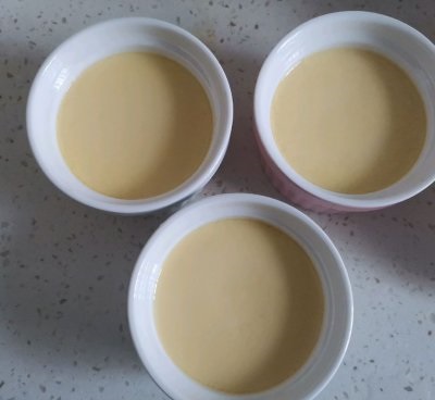 原來制作布丁這么簡單，兩個雞蛋一盒牛奶教你在家做布丁